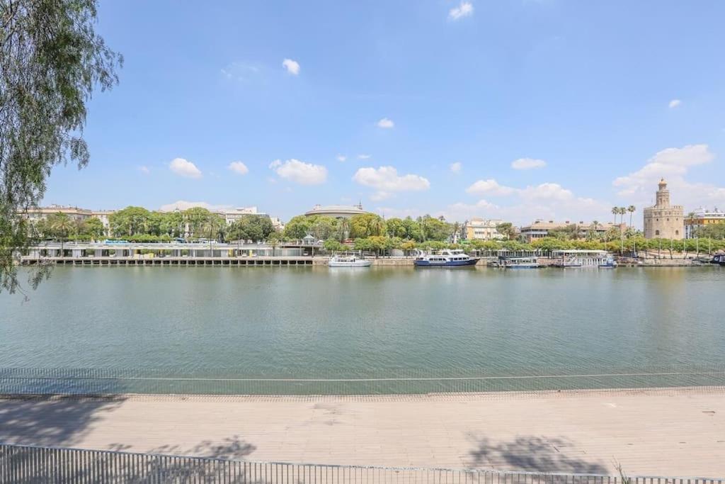 Riverwalk Suites - Puente Triana Seville Exterior photo